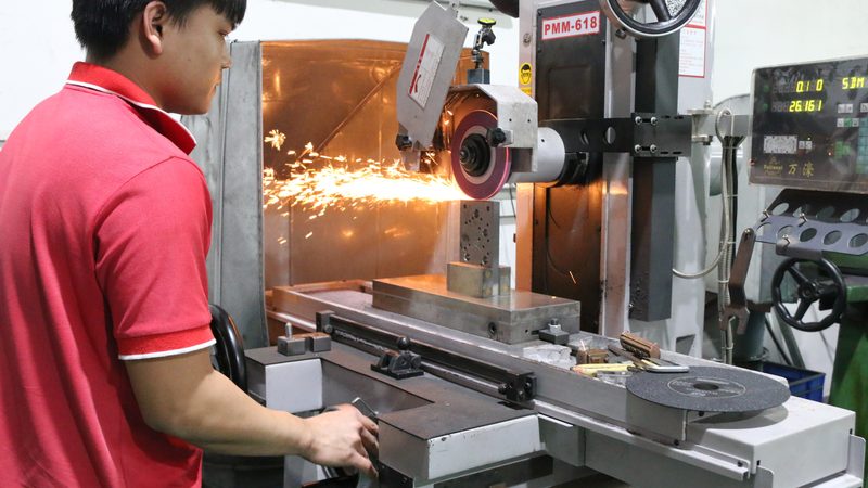 冲压模具加工设备选择