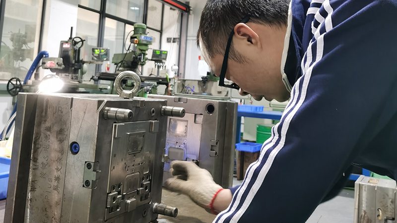 成都五金模具材料选择：关键因素与误区解析**