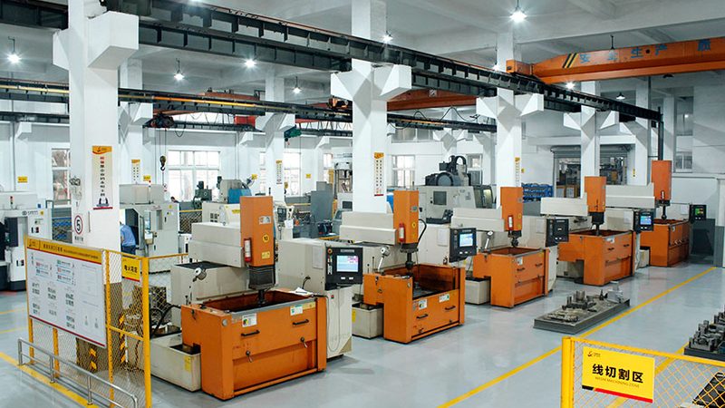 苏州双色模具加工材质选择：H13钢与P20钢的对比分析